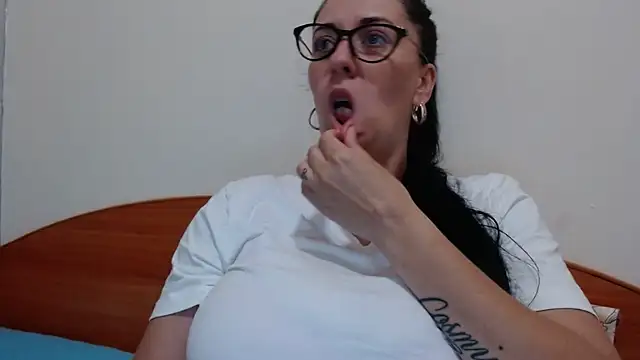 Snapshot of jollene chatting on 06.15.26 jollene online show from 06.15.26