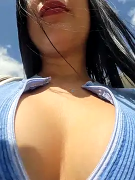 CrisMarulanda online show from 09.08.25