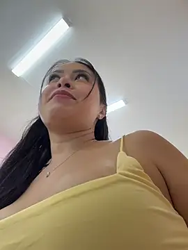 Snapshot of CrisMarulanda chatting on 06.23.26 CrisMarulanda online show from 06.23.26