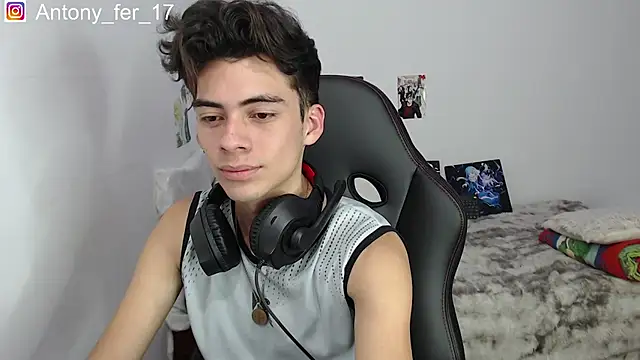 Snapshot of Rimuru17 chatting on 02.16.26 Rimuru17 online show from 02.16.26