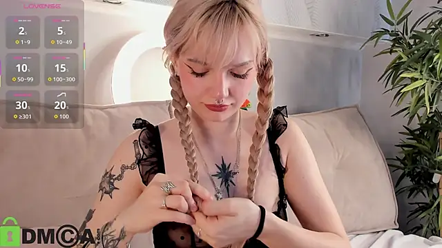 Molly Platt online show from 05.04.26