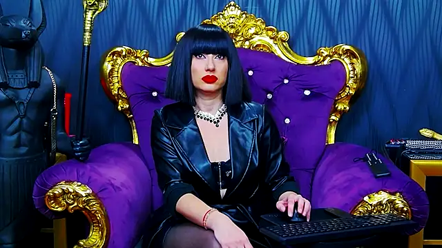 LaraMaeve online show from 10.20.25