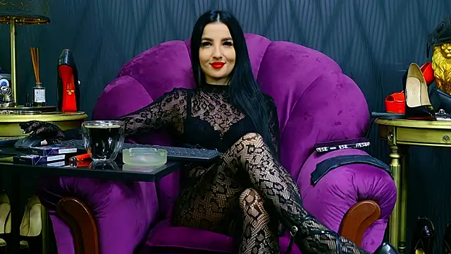 Snapshot of VivianReeve chatting on 06.15.26 VivianReeve online show from 06.15.26