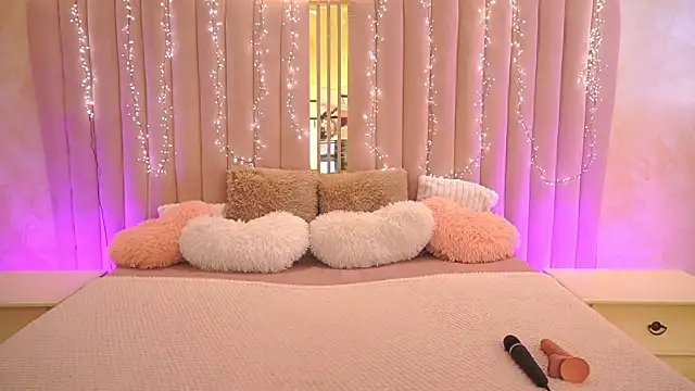 Snapshot of HeavenElle chatting on 03.02.26 HeavenElle online show from 03.02.26