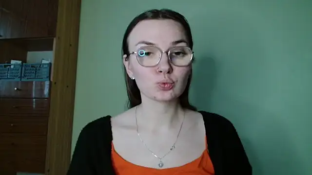 LooveELLYx online show from 01.15.25