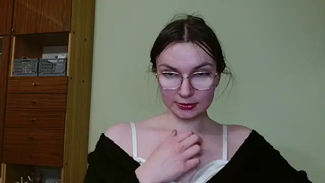 LooveELLYx online show from 02.13.25