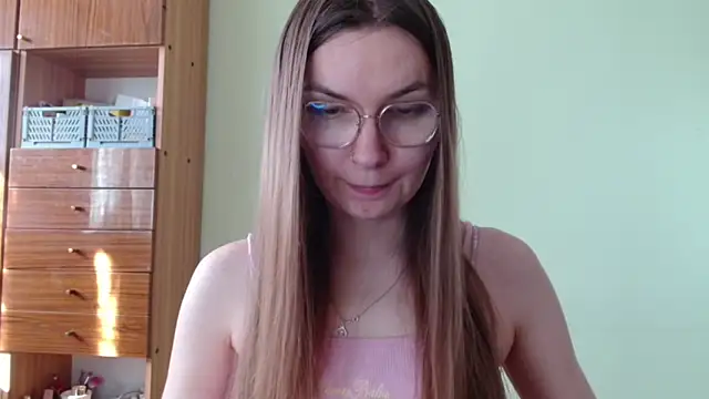 LooveELLYx online show from 04.21.26