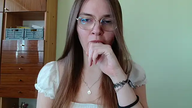 LooveELLYx online show from 04.23.26