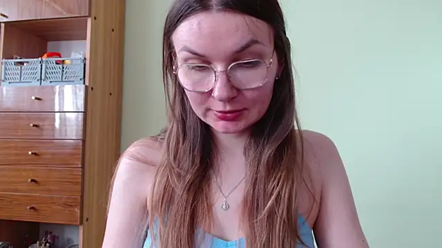 LooveELLYx online show from 05.04.26