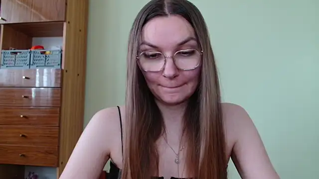 LooveELLYx online show from 05.05.26