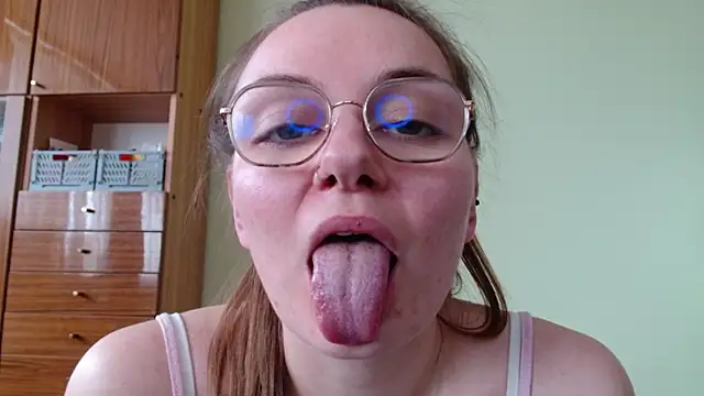 Snapshot of LooveELLYx chatting on 05.22.26 LooveELLYx online show from 05.22.26