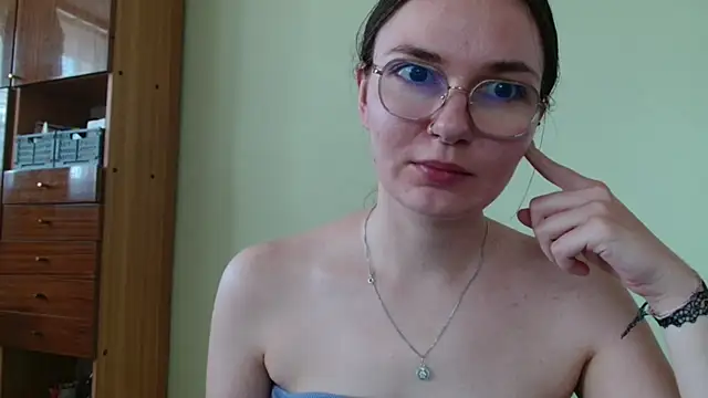 LooveELLYx online show from 08.04.26