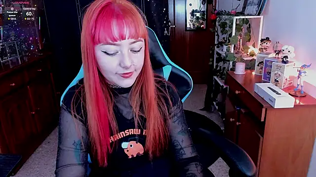 Snapshot of Makii_33 chatting on 12.16.25 Makii 33 online show from 12.16.25