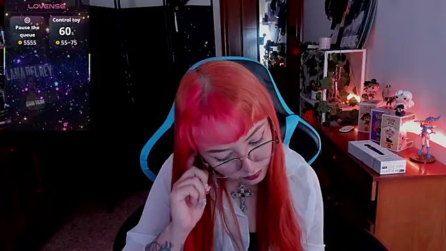 Snapshot of Makii_33 chatting on 12.20.25 Makii 33 online show from 12.20.25