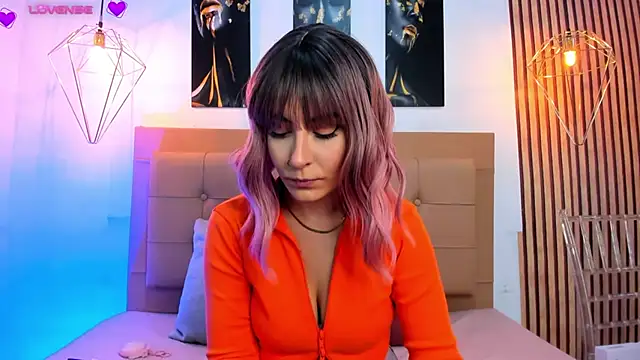 Snapshot of alesziarose chatting on 09.29.25 alesziarose online show from 09.29.25