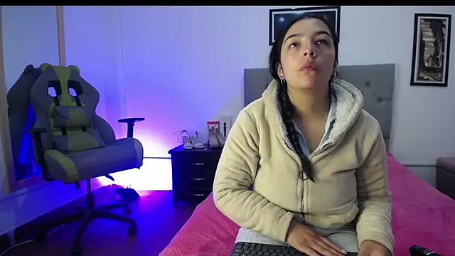 Esmeraldaa- online show from 09.27.25