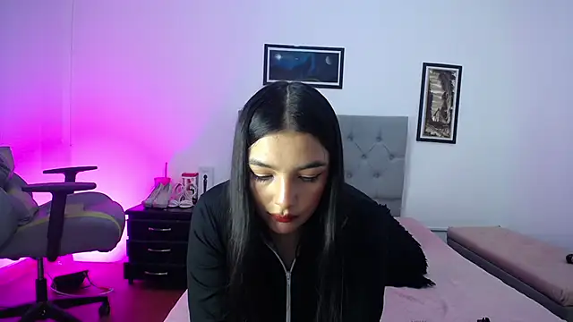 Esmeraldaa- online show from 10.19.25