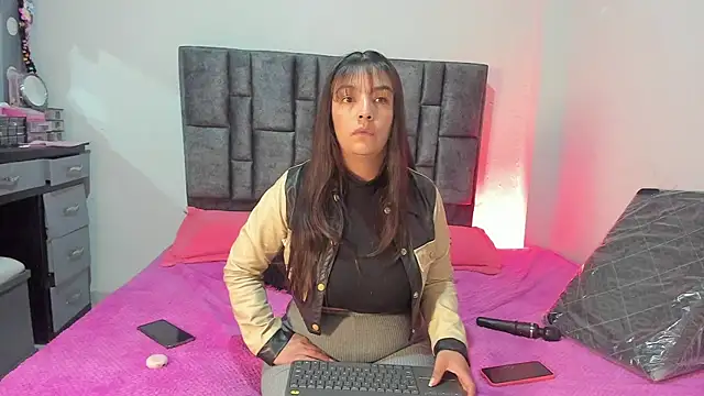 Esmeraldaa- online show from 05.06.26