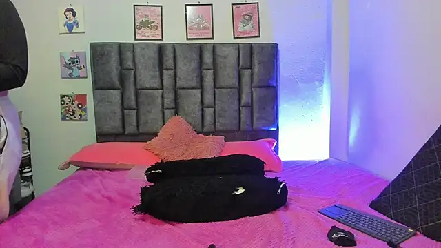 Snapshot of Esmeraldaa- chatting on 06.17.26 Esmeraldaa- online show from 06.17.26