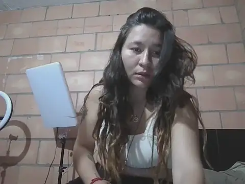 Snapshot of emilykresly chatting on 11.15.25 emilykresly online show from 11.15.25