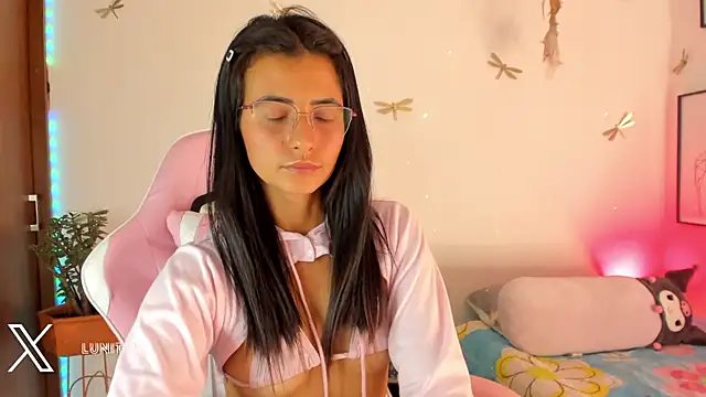 Snapshot of princessluna_19 chatting on 06.19.26 princessluna 19 online show from 06.19.26