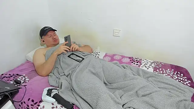 Snapshot of fuckynations chatting on 03.01.25 fuckynations online show from 03.01.25