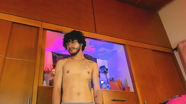 Snapshot of emmmalym chatting on 09.18.25 emmmalym online show from 09.18.25