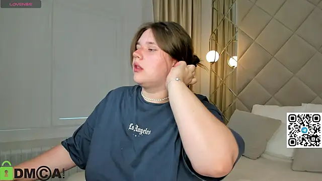 Chloee White online show from 09.13.25