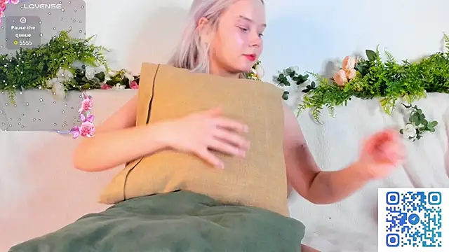 girlllsooft online show from 10.09.25