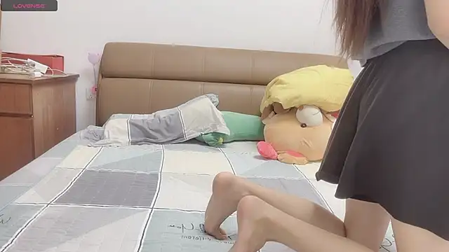 Snapshot of Yin-LL chatting on 10.18.25 Yin-LL online show from 10.18.25