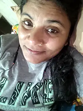 Snapshot of couple_71 chatting on 11.13.25 couple 71 online show from 11.13.25