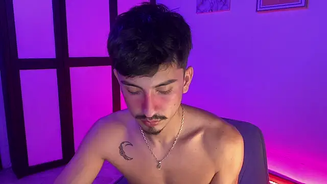 Snapshot of sweettaaron01 chatting on 01.10.26 sweettaaron01 online show from 01.10.26