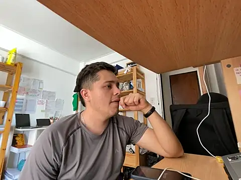 Snapshot of Haustin202 chatting on 10.03.25 Haustin202 online show from 10.03.25