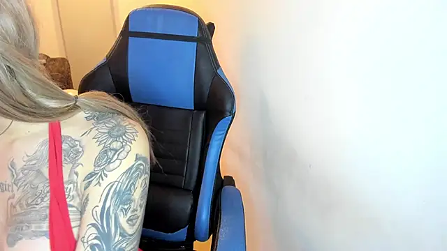 Snapshot of Scarbadgirl_ chatting on 02.15.26 Scarbadgirl online show from 02.15.26