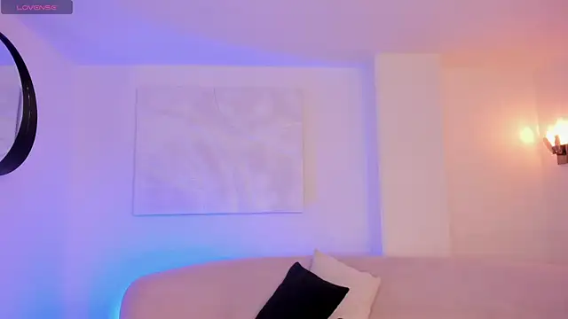 IsabellaMoreau online show from 11.25.25