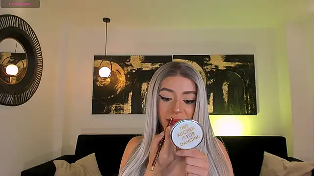 IsabellaMoreau online show from 12.17.25