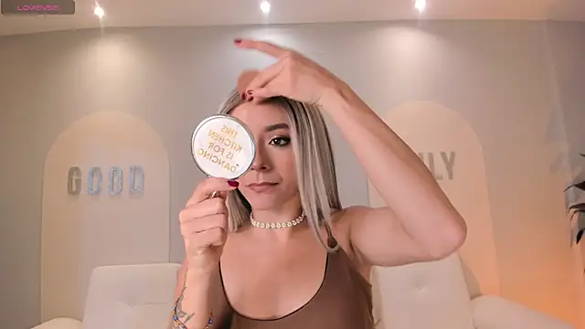 IsabellaMoreau online show from 01.05.26