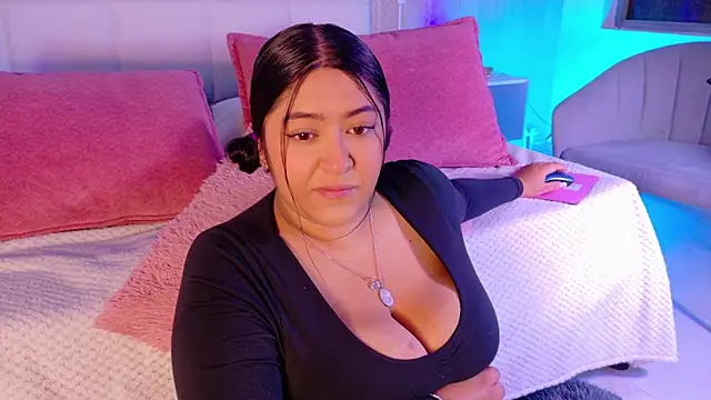 Snapshot of Leah_Bensson chatting on 09.10.25 Leah Bensson online show from 09.10.25