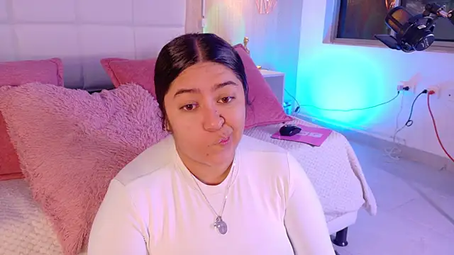 Snapshot of Leah_Bensson chatting on 09.15.25 Leah Bensson online show from 09.15.25