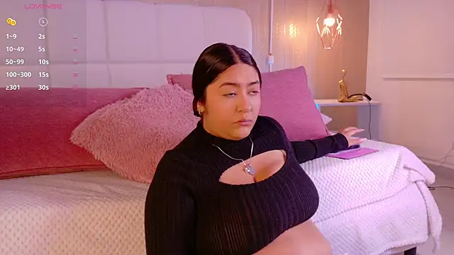 Snapshot of Leah_Bensson chatting on 10.04.25 Leah Bensson online show from 10.04.25