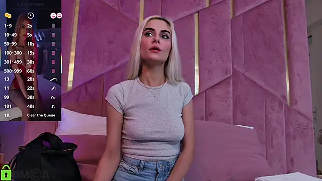 SelenaDaze online show from 11.28.25