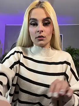 SelenaDaze online show from 04.30.26