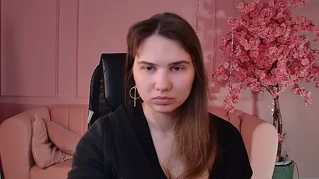 Snapshot of TessaMill chatting on 06.17.26 TessaMill online show from 06.17.26