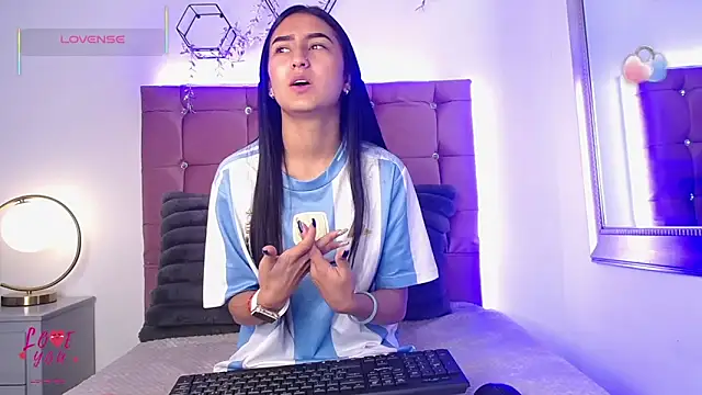 Snapshot of _helen_teen__ chatting on 09.29.25  helen teen   online show from 09.29.25