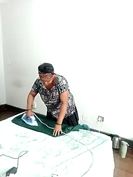 ShySexyBaddiexx online show from 09.24.25