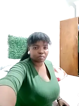 ShySexyBaddiexx online show from 10.19.25