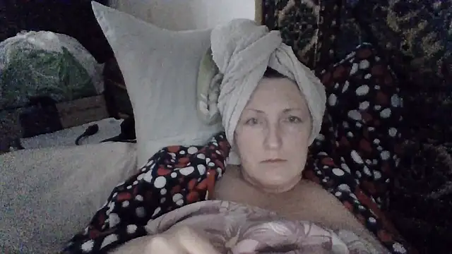 Snapshot of AllaSowinskaya chatting on 11.29.25 AllaSowinskaya online show from 11.29.25