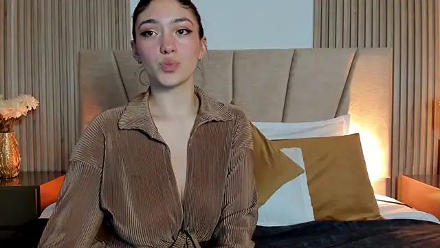 Snapshot of Victoria_Beaumont chatting on 11.06.25 Victoria Beaumont online show from 11.06.25