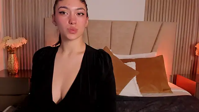 Snapshot of Victoria_Beaumont chatting on 11.07.25 Victoria Beaumont online show from 11.07.25