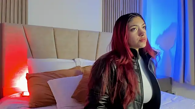 Snapshot of Victoria_Beaumont chatting on 11.18.25 Victoria Beaumont online show from 11.18.25